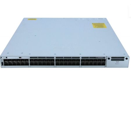 Switch Cisco Catalyst 9300 C9300-48S-A com 48 portas SFP