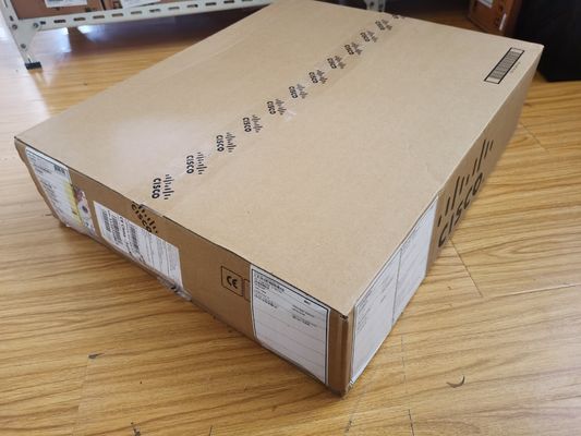 Switch Cisco Catalyst C9500-16X-E de 16 portas 10G com licença NW Essentials