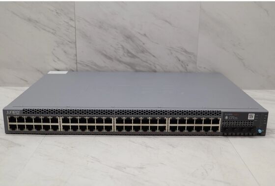 Switch Gigabit PoE+ Juniper EX2300-48P de 48 portas, 4x10G SFP+ Uplink, 176Gbps, 130Mpps, Gerenciado 1RU