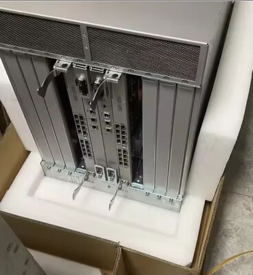 Brocade BR-DCX8518-B-0001 DCX 8510-8 SAN Backbone Director Switch, 10,2 Tbps, 16G FC, pacote empresarial