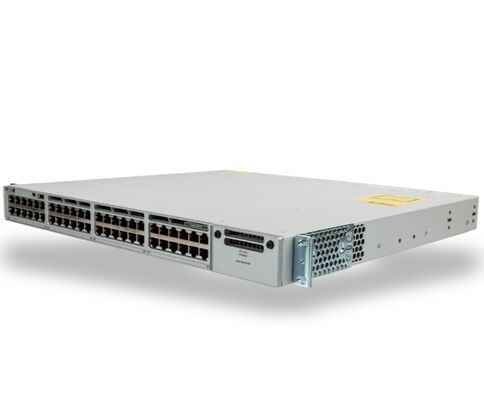 Cisco Catalyst 9300 Switch com 48 portas UPOE, capacidade de comutação de 256 Gbps e buffer profundo para redes de alta densidade
